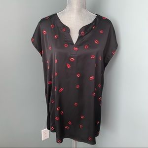 PENNINGTONS Michel Studio lip print kiss blouse v-neck women’s size X